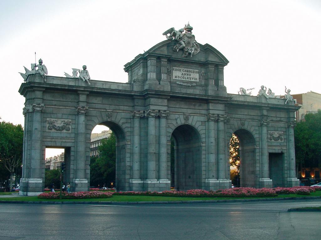 Occidental Castellana Norte Hotel Madrid Exterior photo