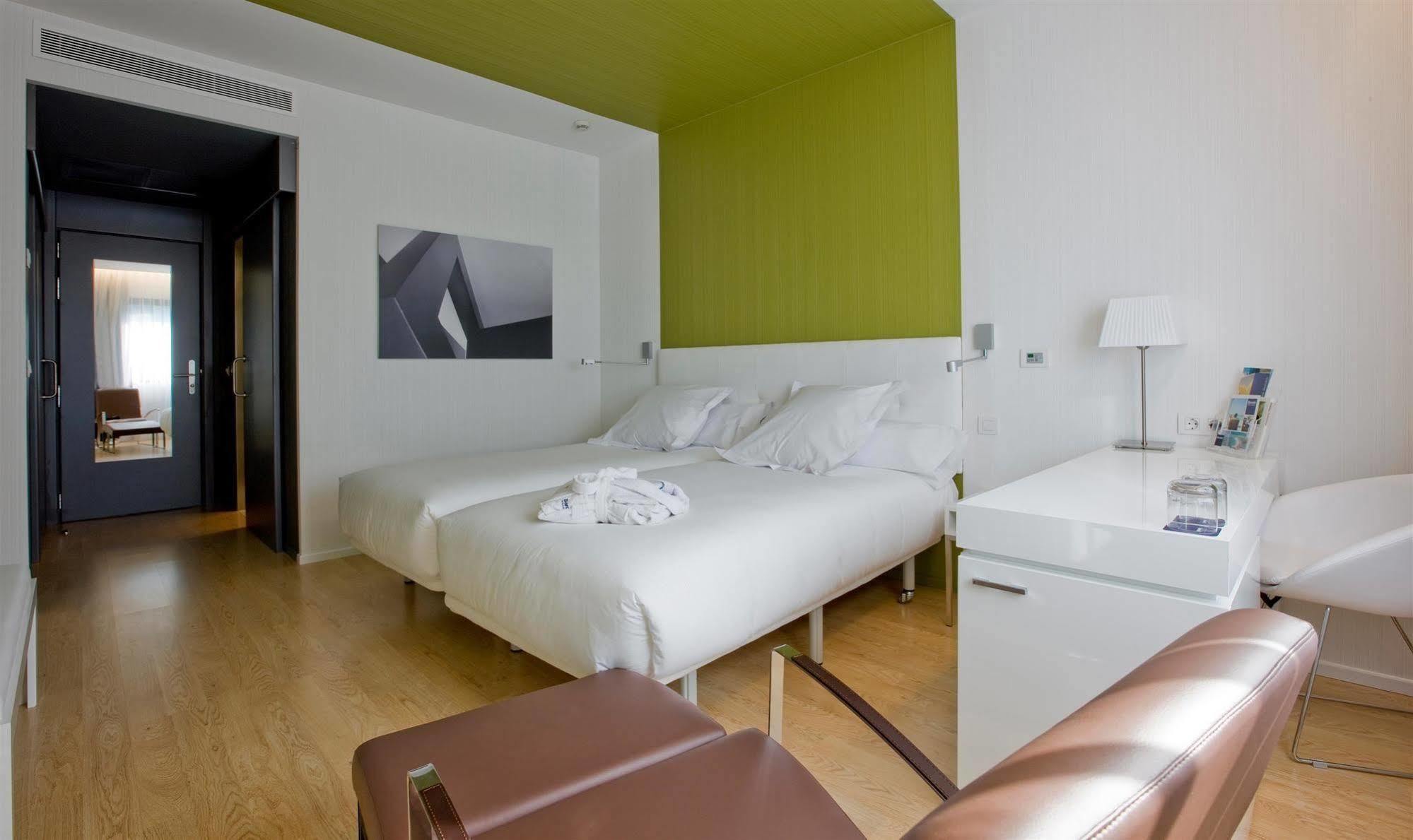 Occidental Castellana Norte Hotel Madrid Room photo